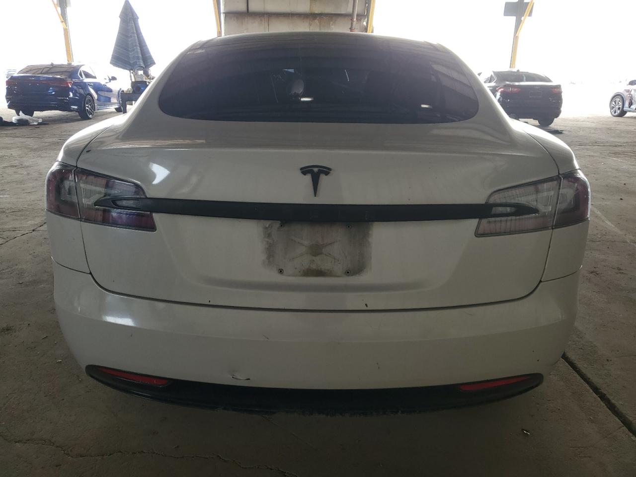 2016 Tesla Model S vin: 5YJSA1E15GF157967