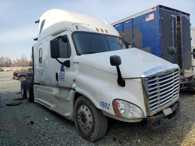 Lot #2489832923 2015 FREIGHTLINER CASCADIA 1 salvage car