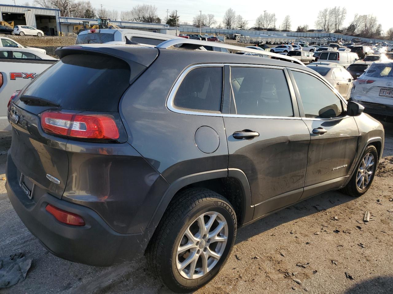 2015 Jeep Cherokee Latitude vin: 1C4PJLCB9FW672137