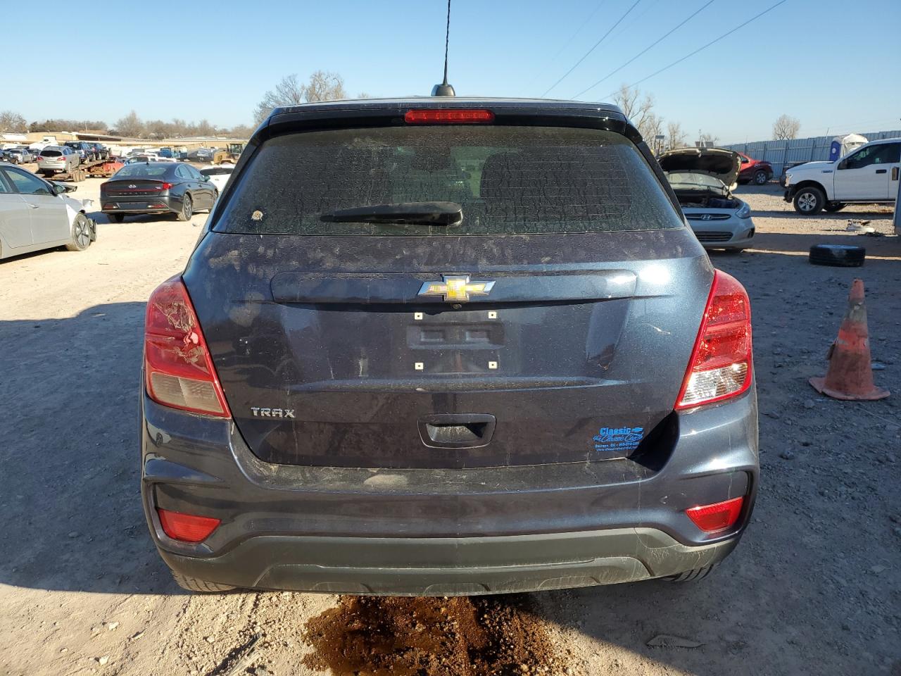 VIN: 3GNCJKSB8JL418676 2018 CHEVROLET TRAX
