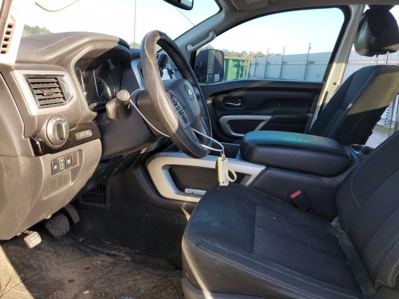 2017 Nissan Titan Sv vin: 1N6AA1C64HN569839