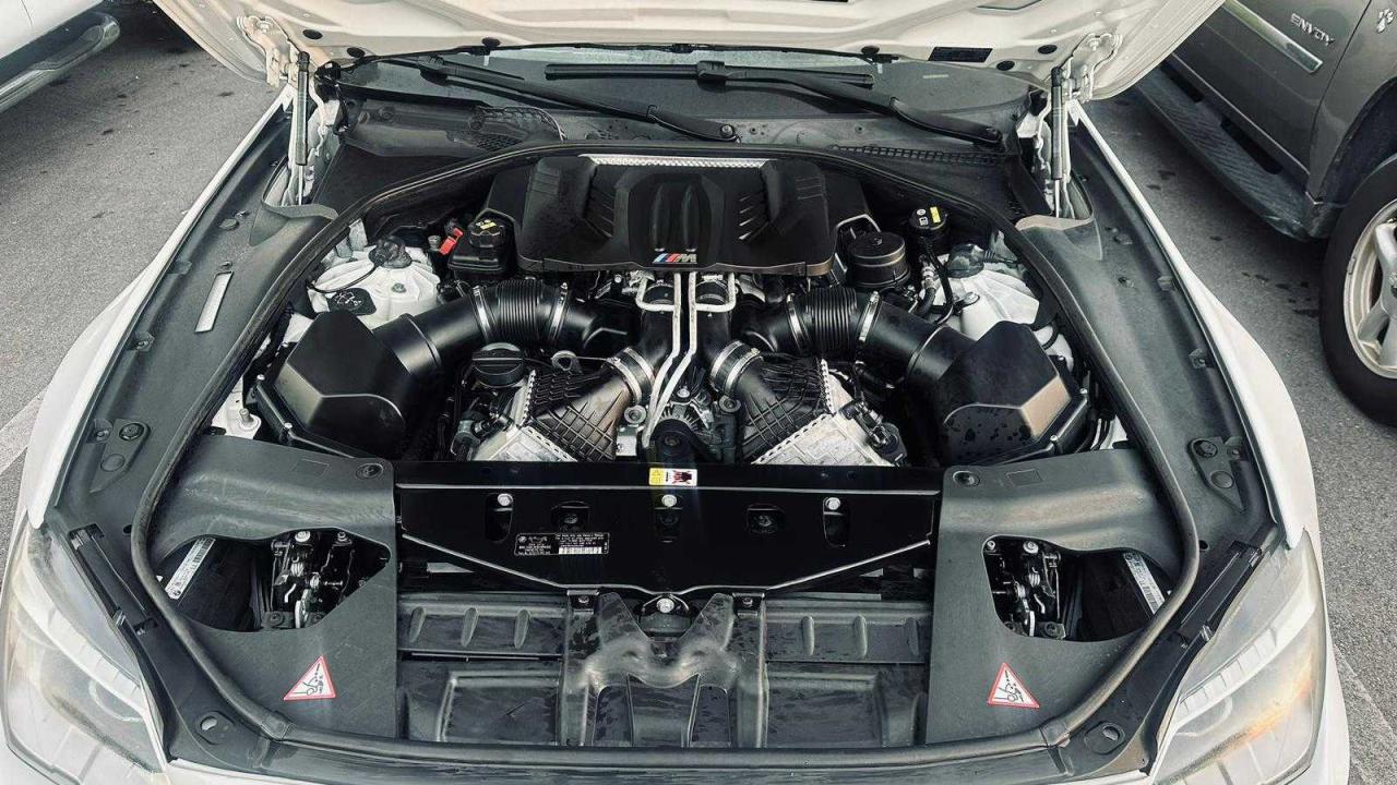 2015 BMW M6 Gran Coupe vin: WBS6C9C50FD467538