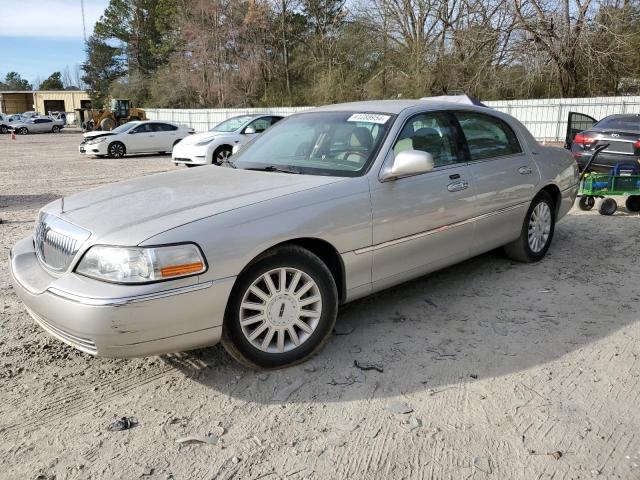 2005 Lincoln Town Car Signature Limited