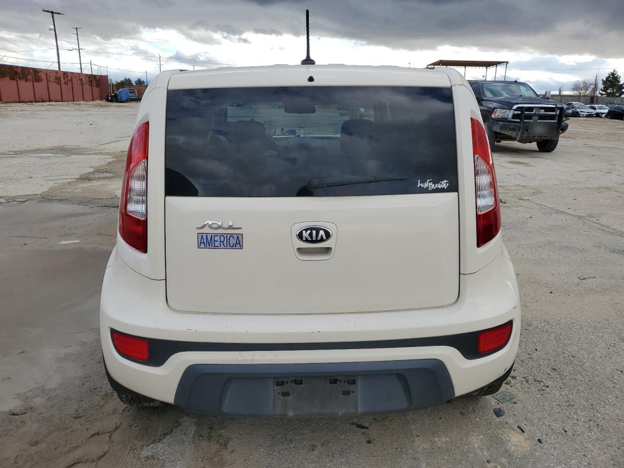 KNDJT2A68D7756828 2013 Kia Soul +