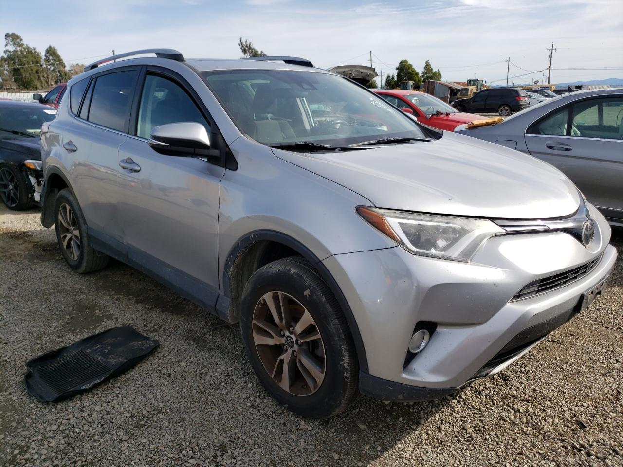 2T3WFREV6HW382284 2017 Toyota Rav4 Xle