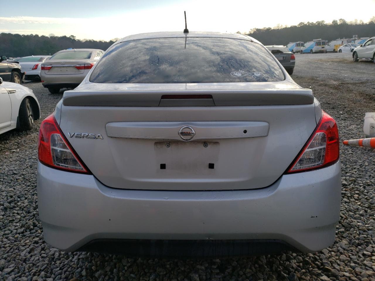 2018 Nissan Versa S vin: 3N1CN7AP0JL814532