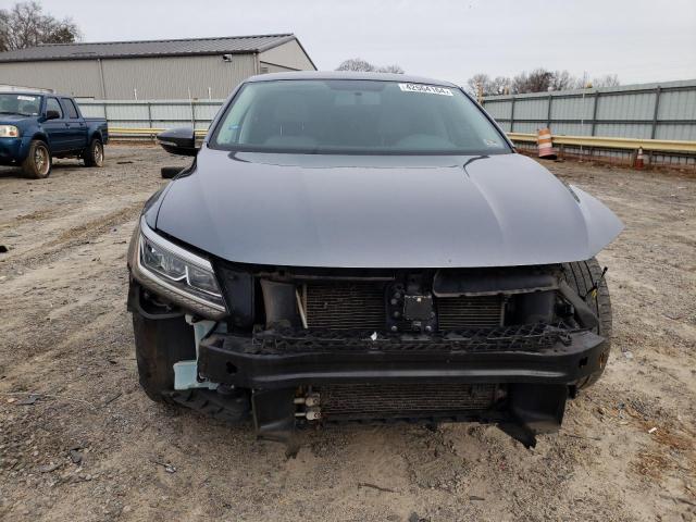 2017 VOLKSWAGEN PASSAT R-L 1VWDT7A3XHC048283