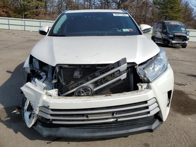 VIN 5TDJZRFH9KS588038 2019 Toyota Highlander, SE no.5