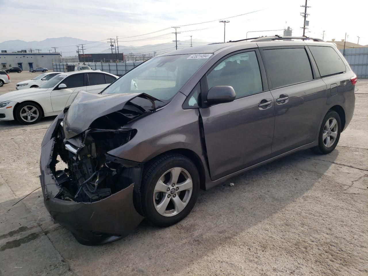 Lot #2438362775 2019 TOYOTA SIENNA LE