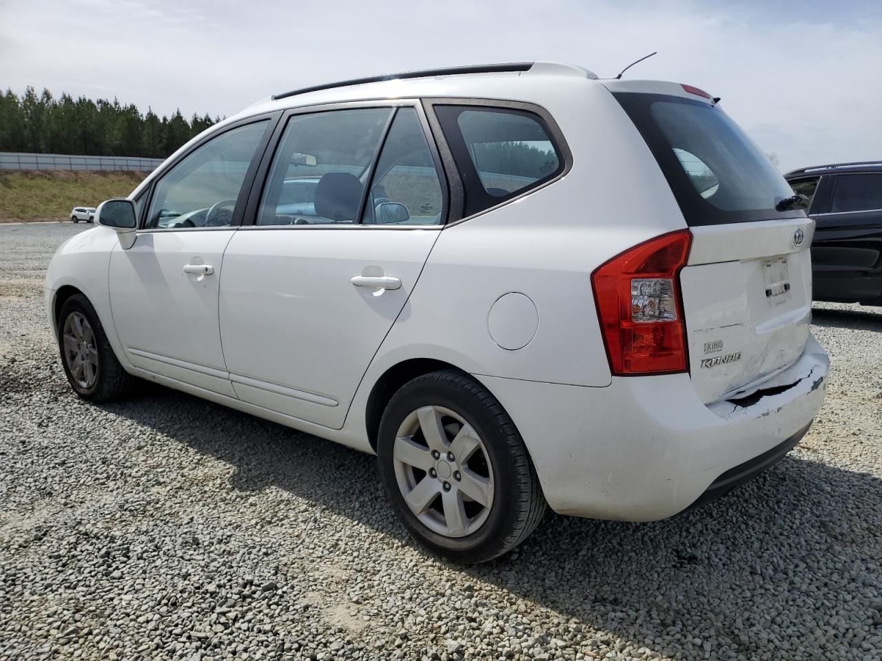 KNAFG526777048520 2007 Kia Rondo Lx