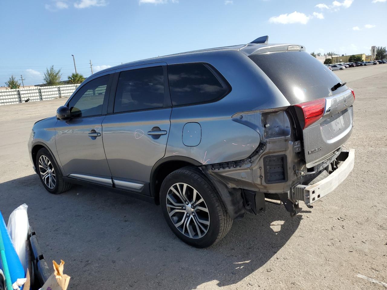 JA4AD2A38HZ001234 2017 Mitsubishi Outlander Es