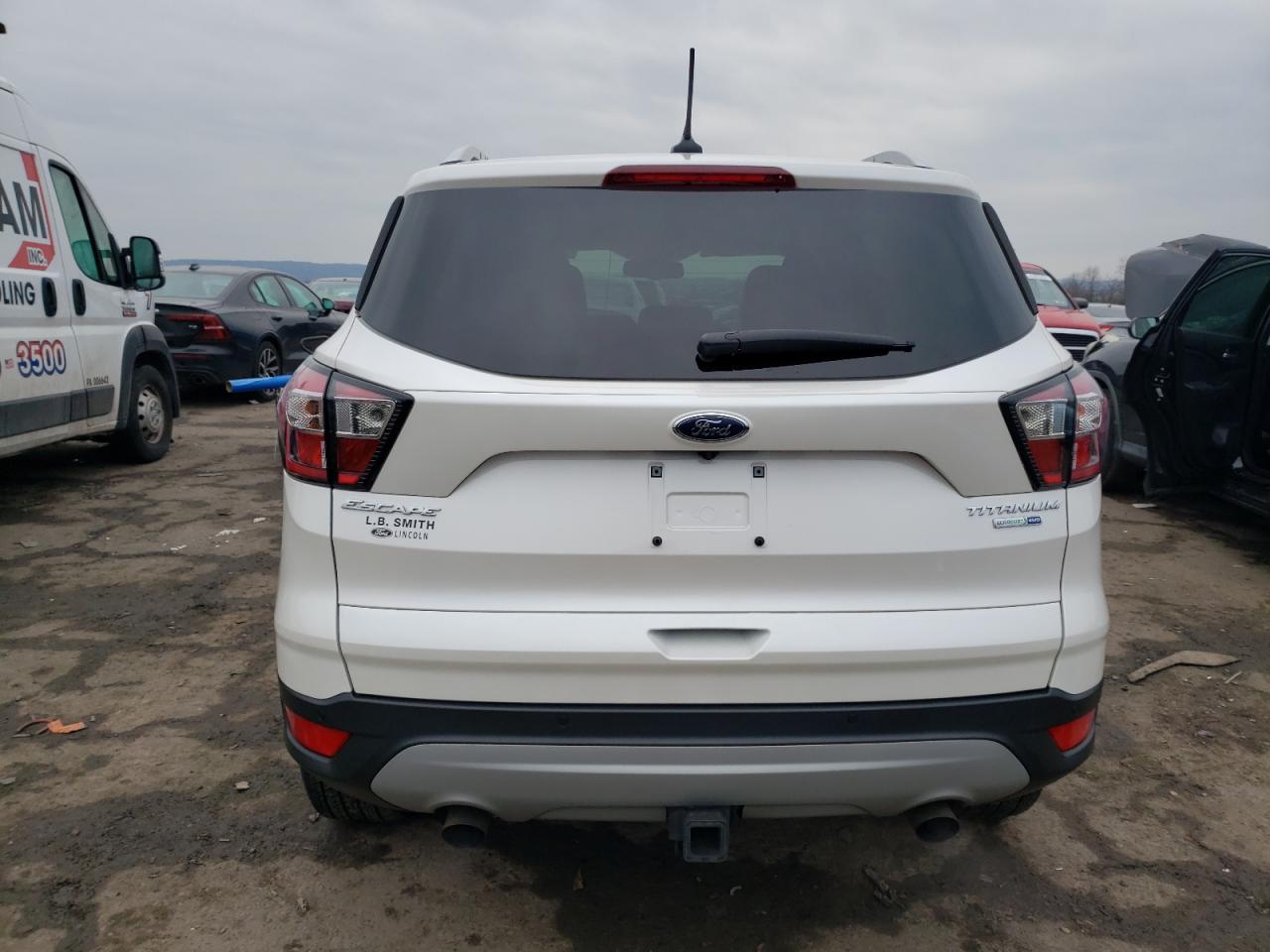 1FMCU9J93JUB85797 2018 Ford Escape Titanium