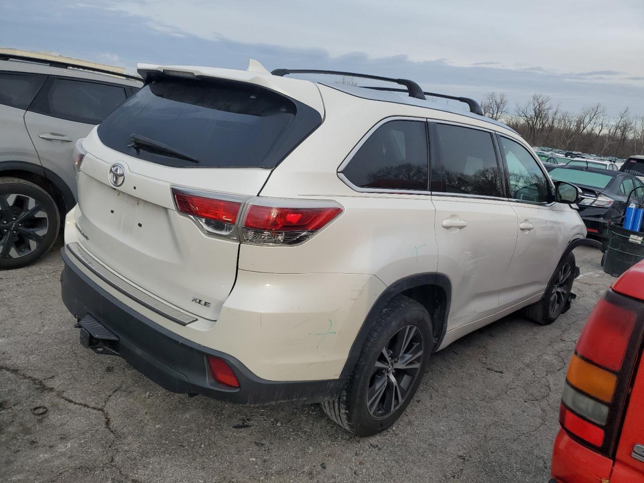 5TDKKRFH7GS135522 2016 Toyota Highlander Xle