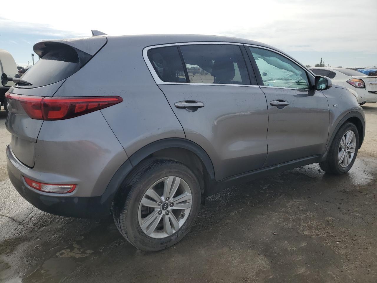 2018 Kia Sportage Lx vin: KNDPMCAC4J7335137