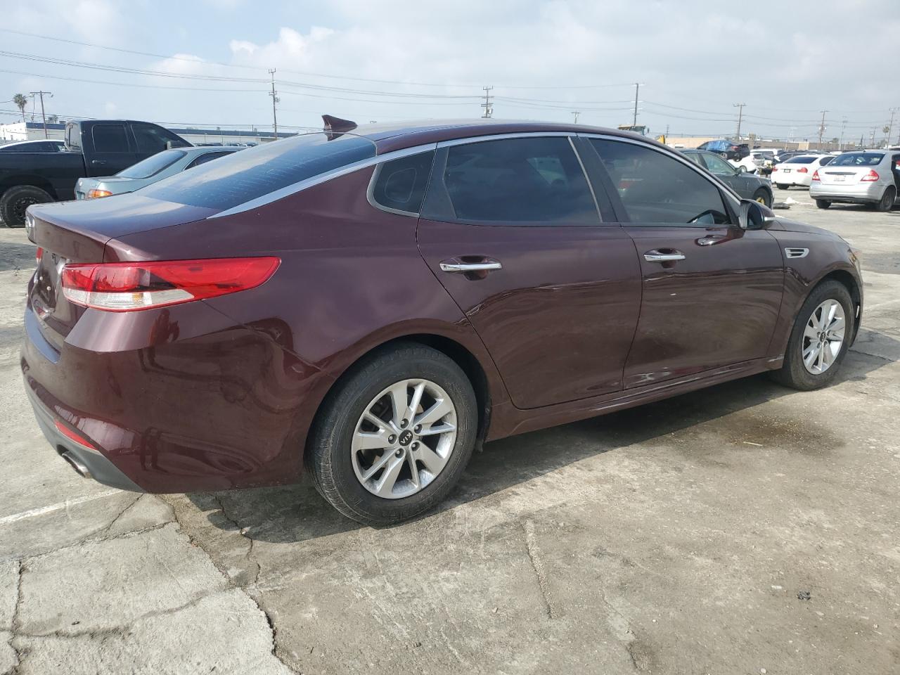 5XXGT4L32HG156831 2017 Kia Optima Lx