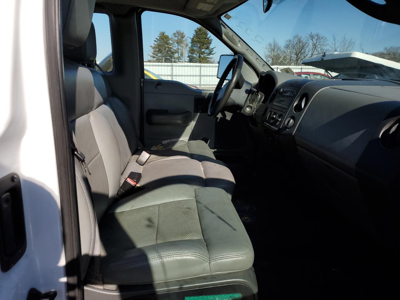 1FTRF122X7NA39542 2007 Ford F150 1FTRF122X7NA39542 2007 Ford F150