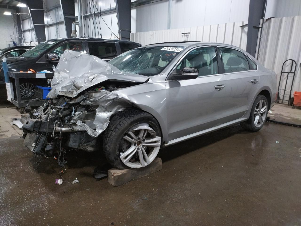 1VWBM7A33DC012840 2013 Volkswagen Passat Se