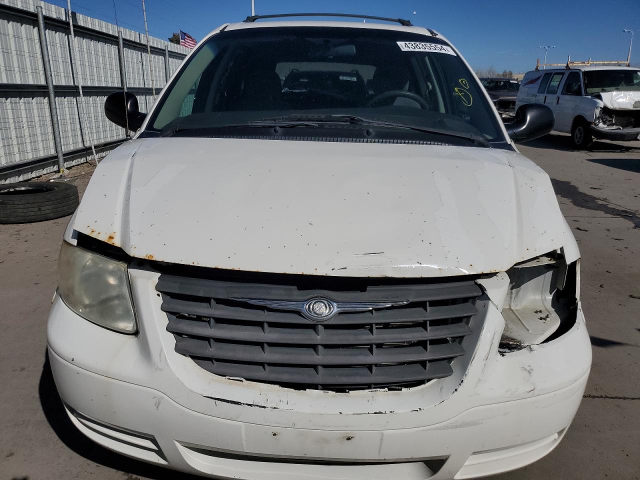 1A4GJ45R57B121027 2007 Chrysler Town & Country Lx