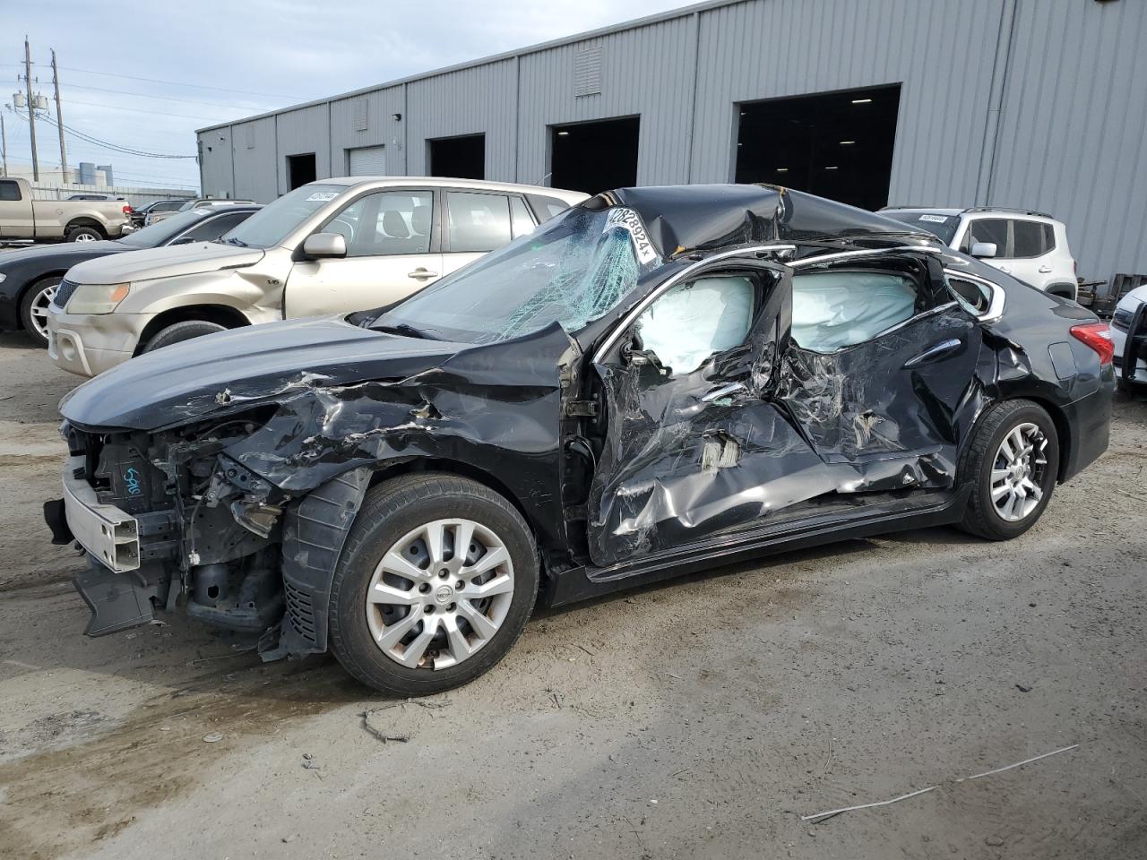  Salvage Nissan Altima