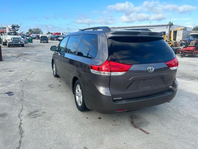 2011 Toyota Sienna - Image 3