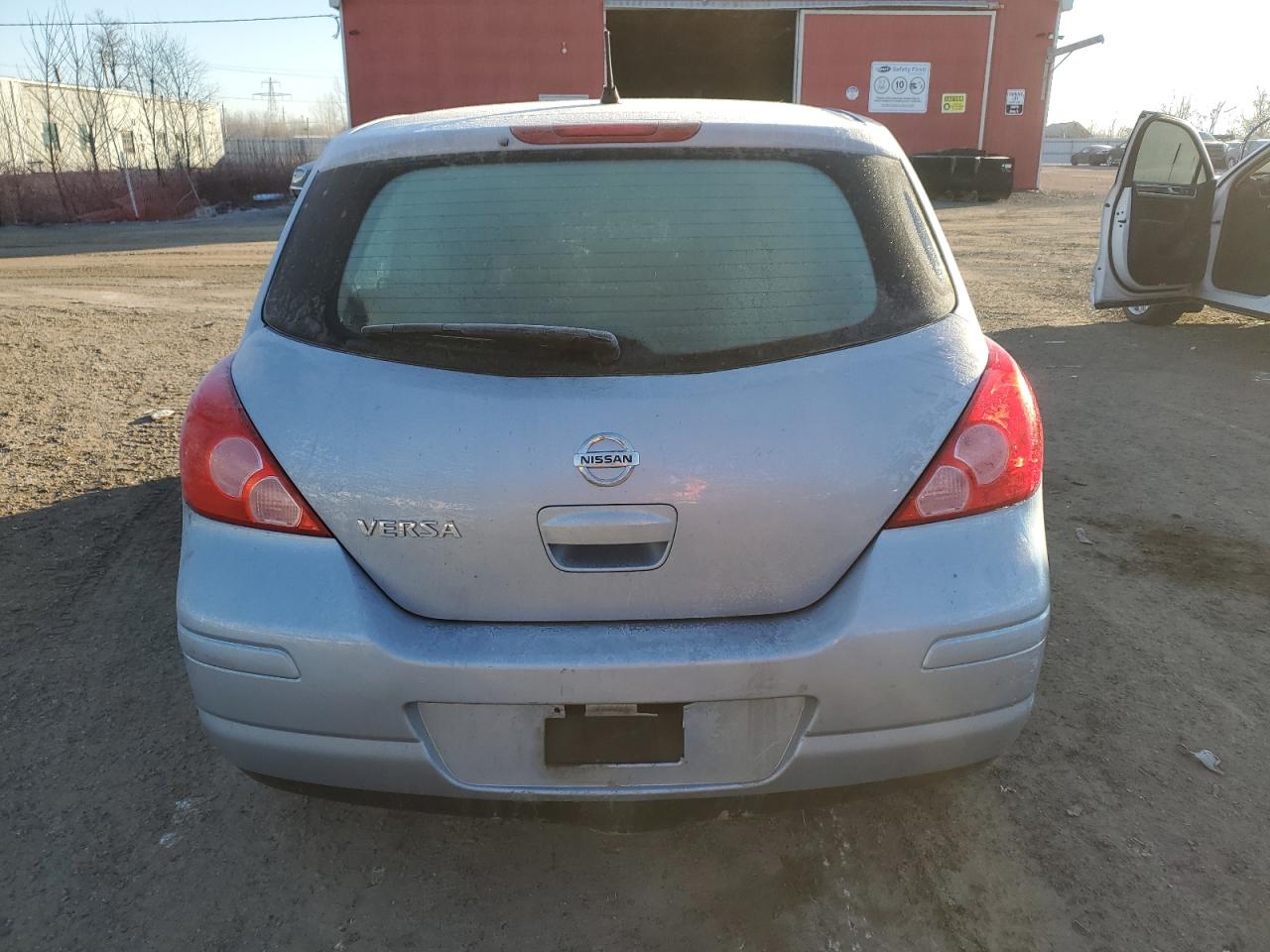 3N1BC1CP3BL472880 2011 Nissan Versa S