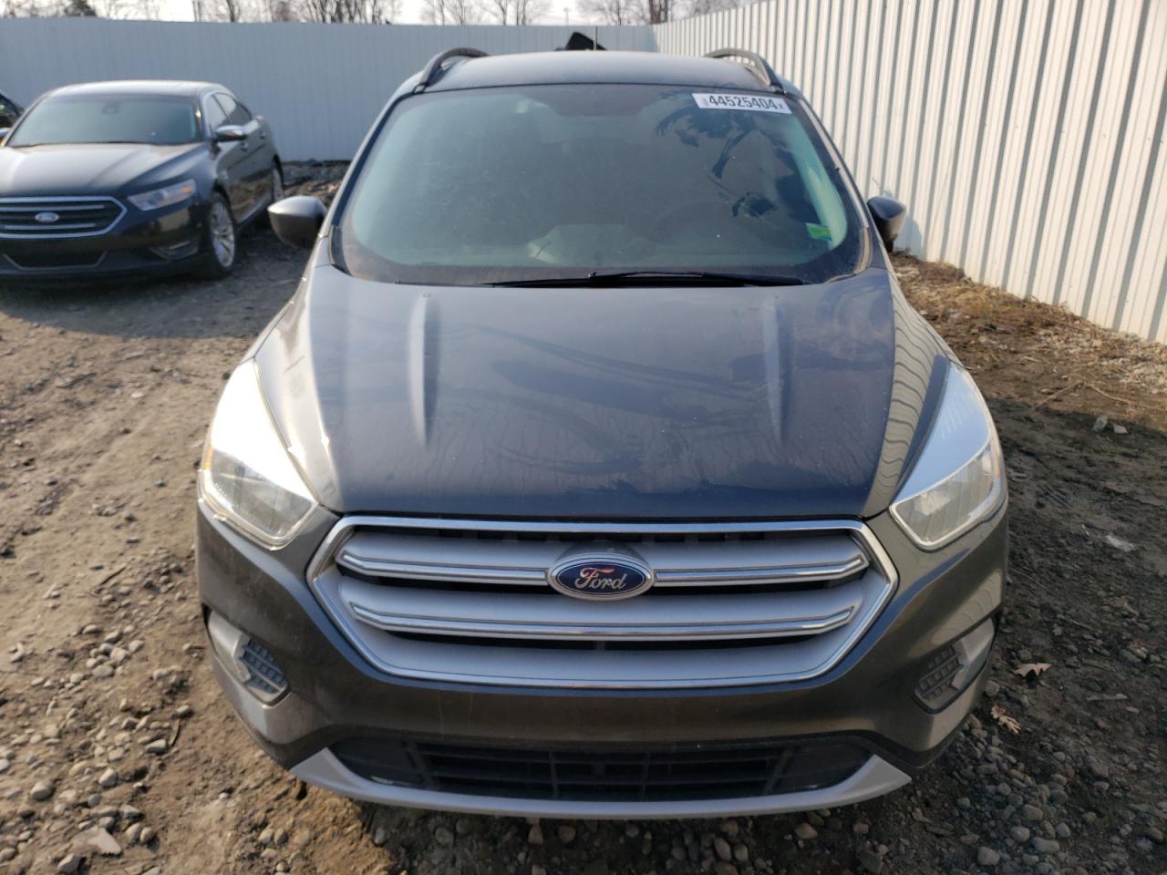 1FMCU9GDXJUA90827 2018 Ford Escape Se