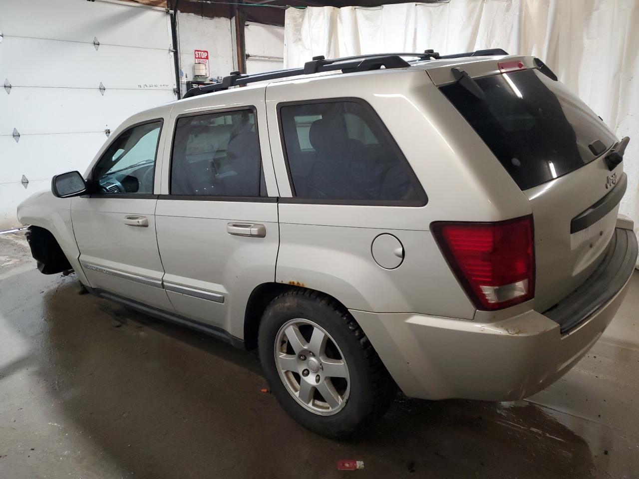 1J4PR4GK2AC152391 2010 Jeep Grand Cherokee Laredo