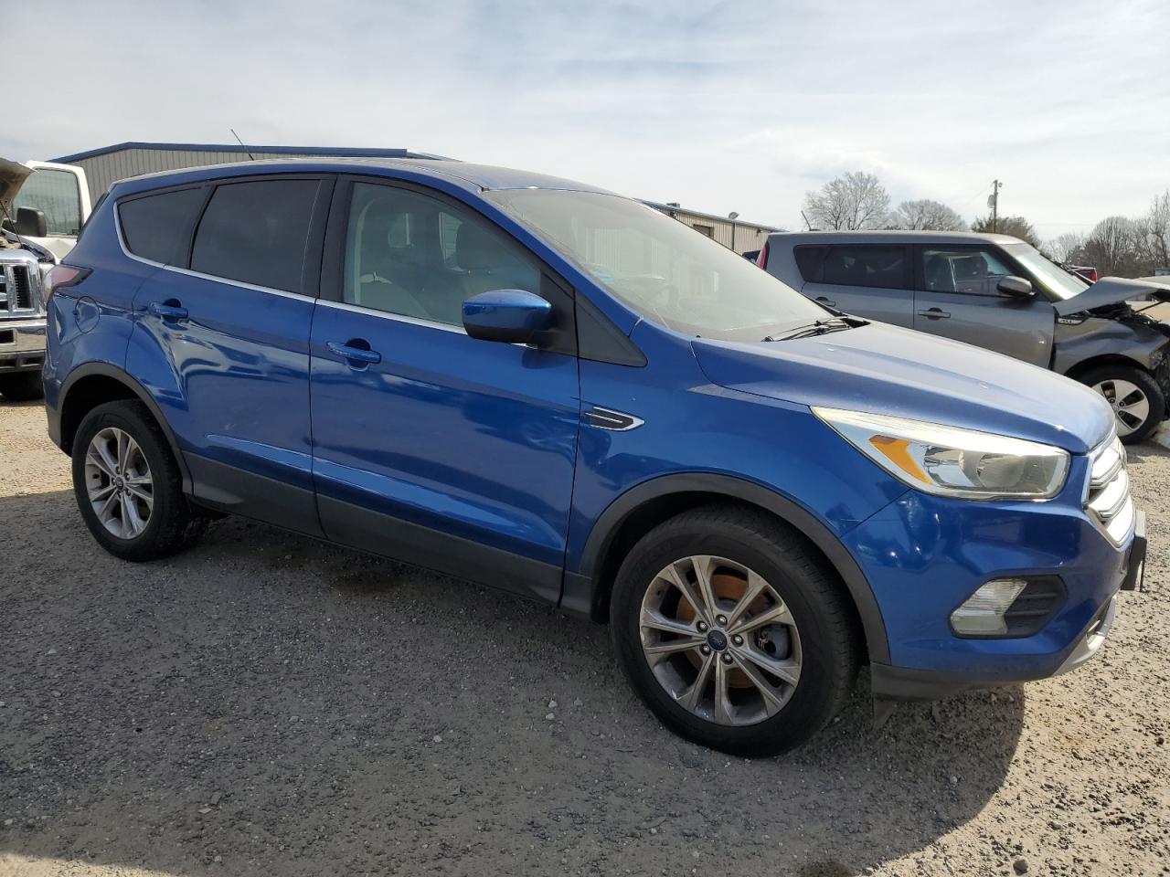VIN: 1FMCU9GD3HUC73707 2017 FORD ESCAPE