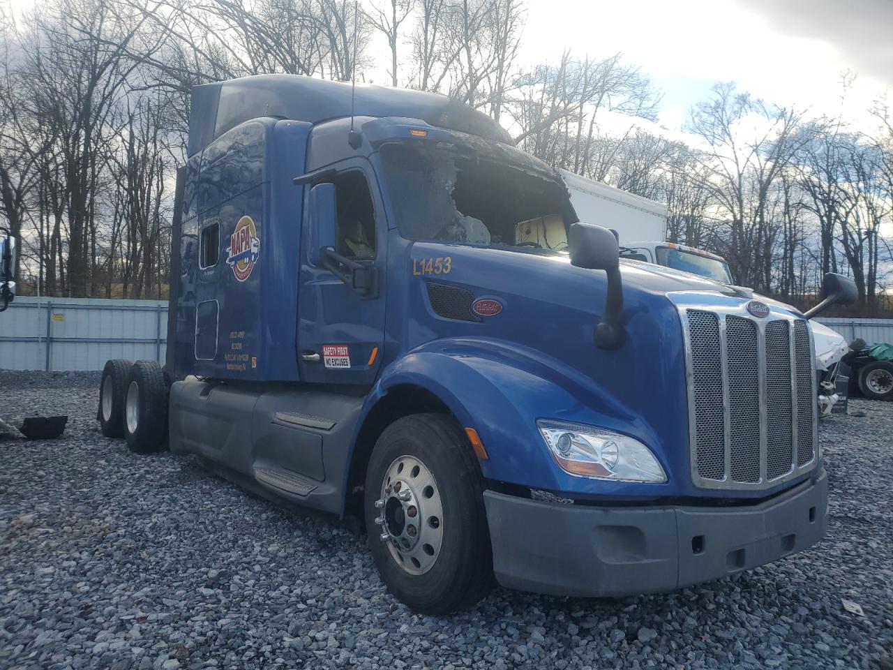  Salvage Peterbilt 579