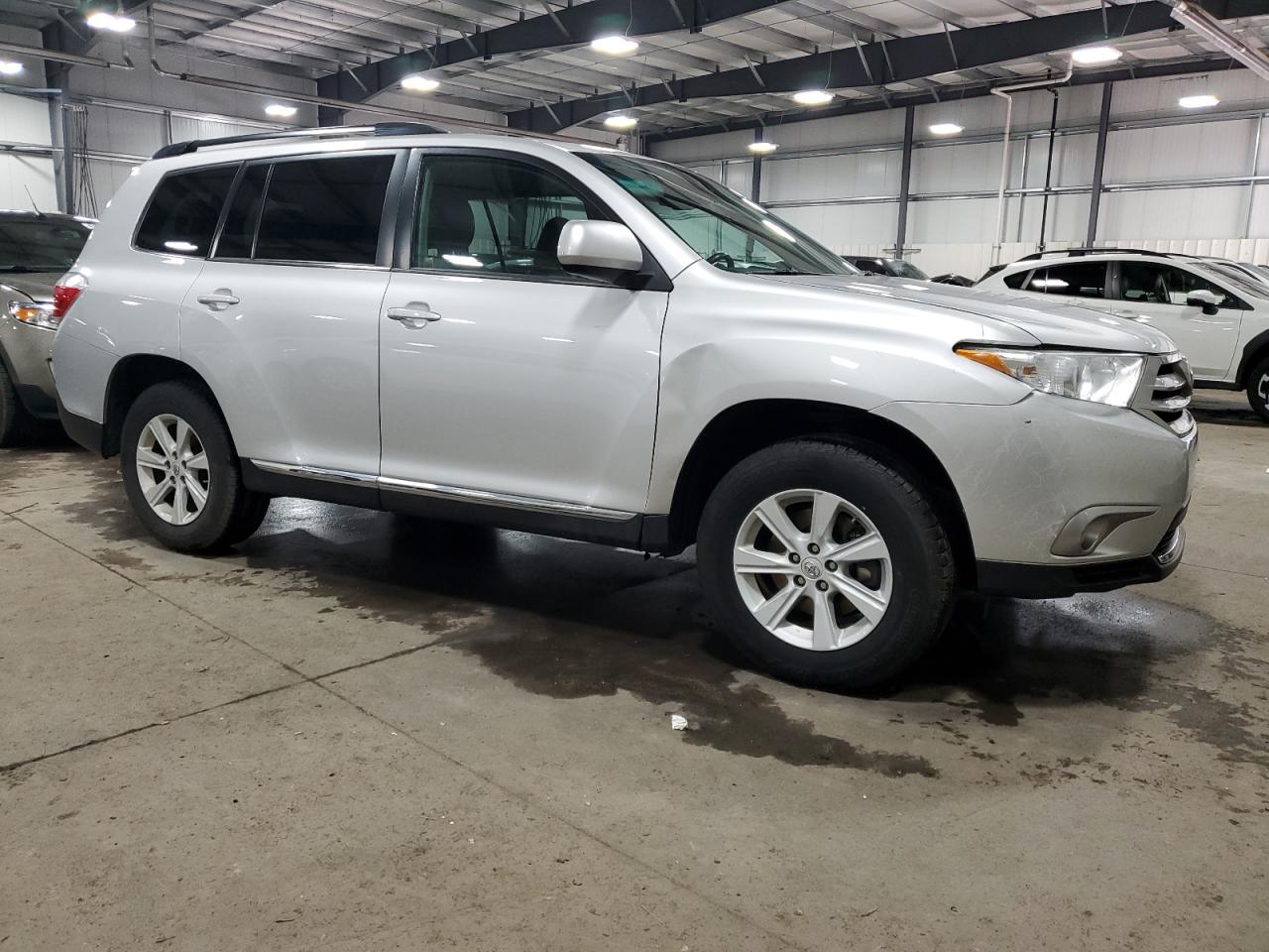 2013 Toyota Highlander Base vin: 5TDBK3EH5DS250095