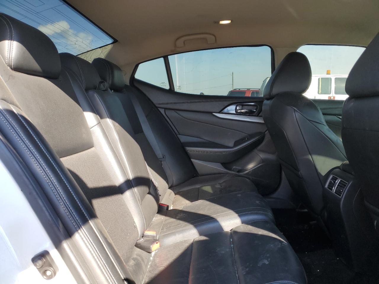 1N4AA6AP6JC368513 NISSAN MAXIMA 2018