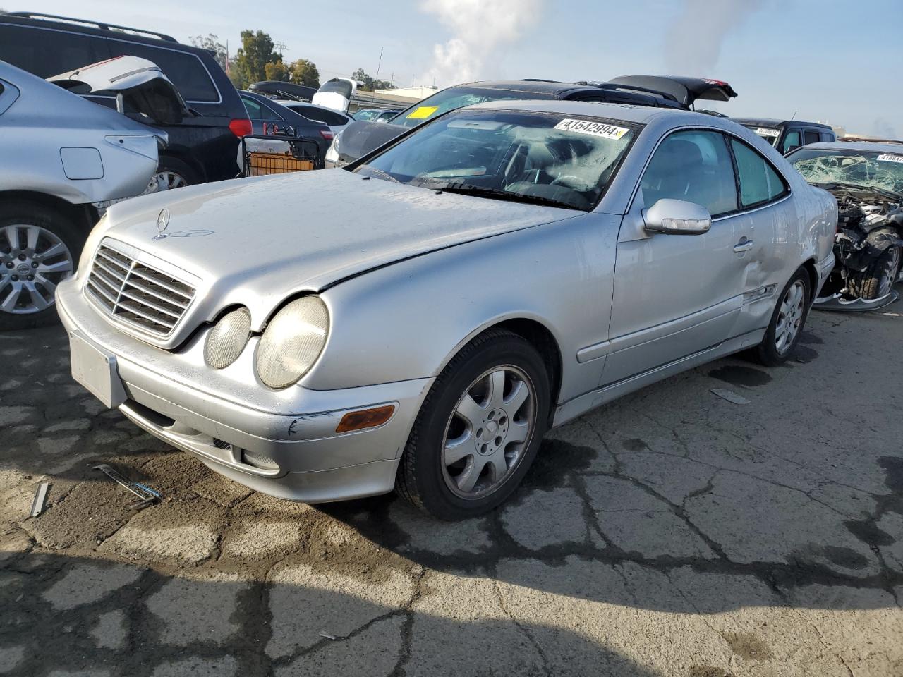 WDBLJ65G0YF143265 2000 Mercedes-Benz Clk 320