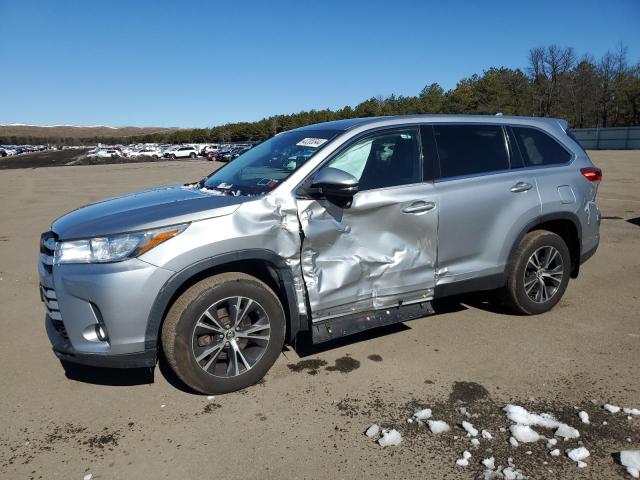 VIN 5TDBZRFH5KS969566 2019 Toyota Highlander, LE no.1