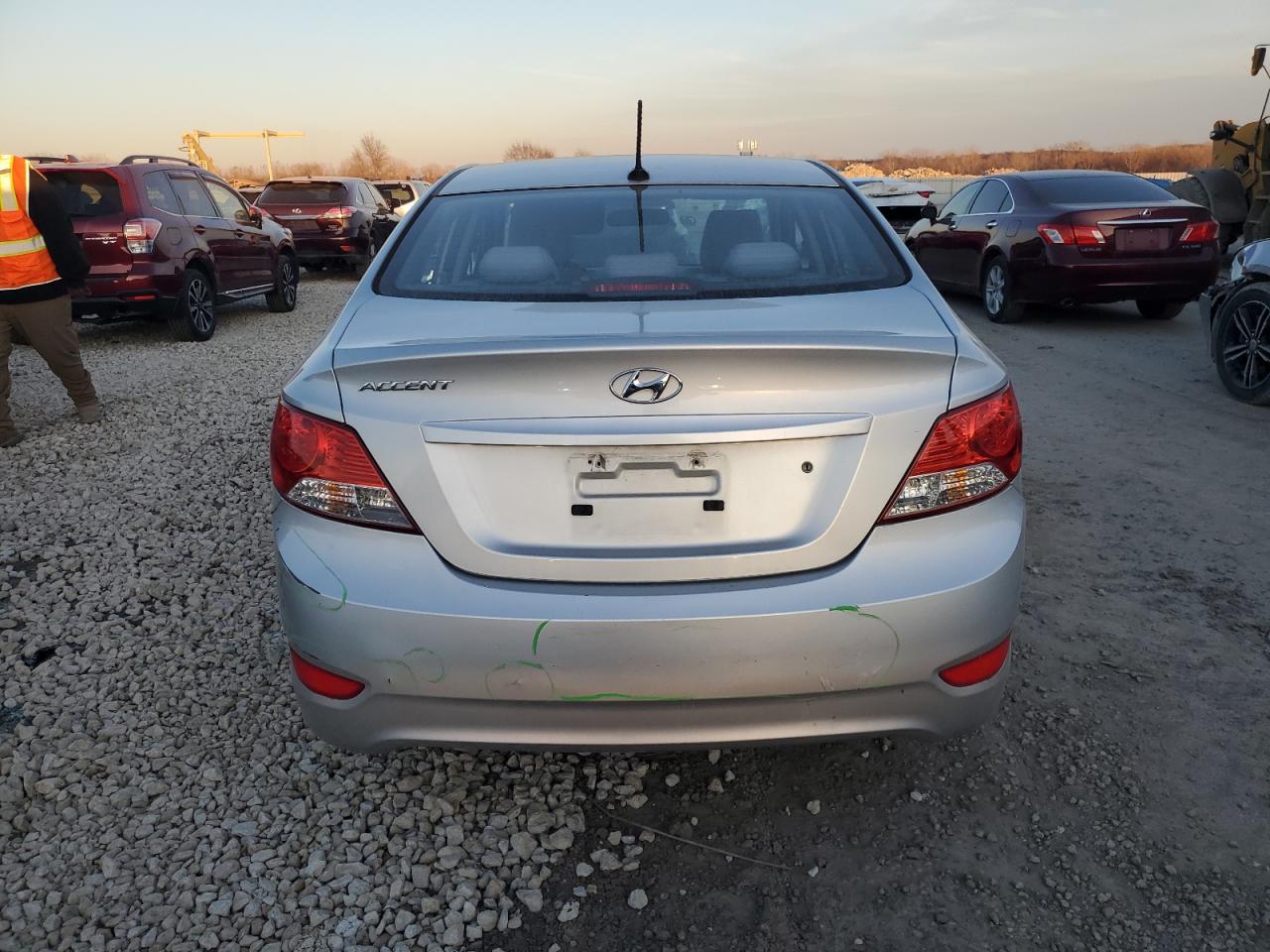 2013 Hyundai Accent Gls vin: KMHCT4AE2DU423436