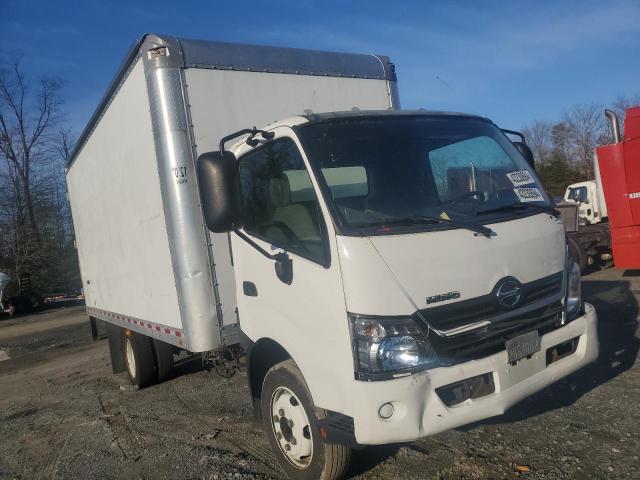 Lot #2360845367 2018 HINO 195 salvage car