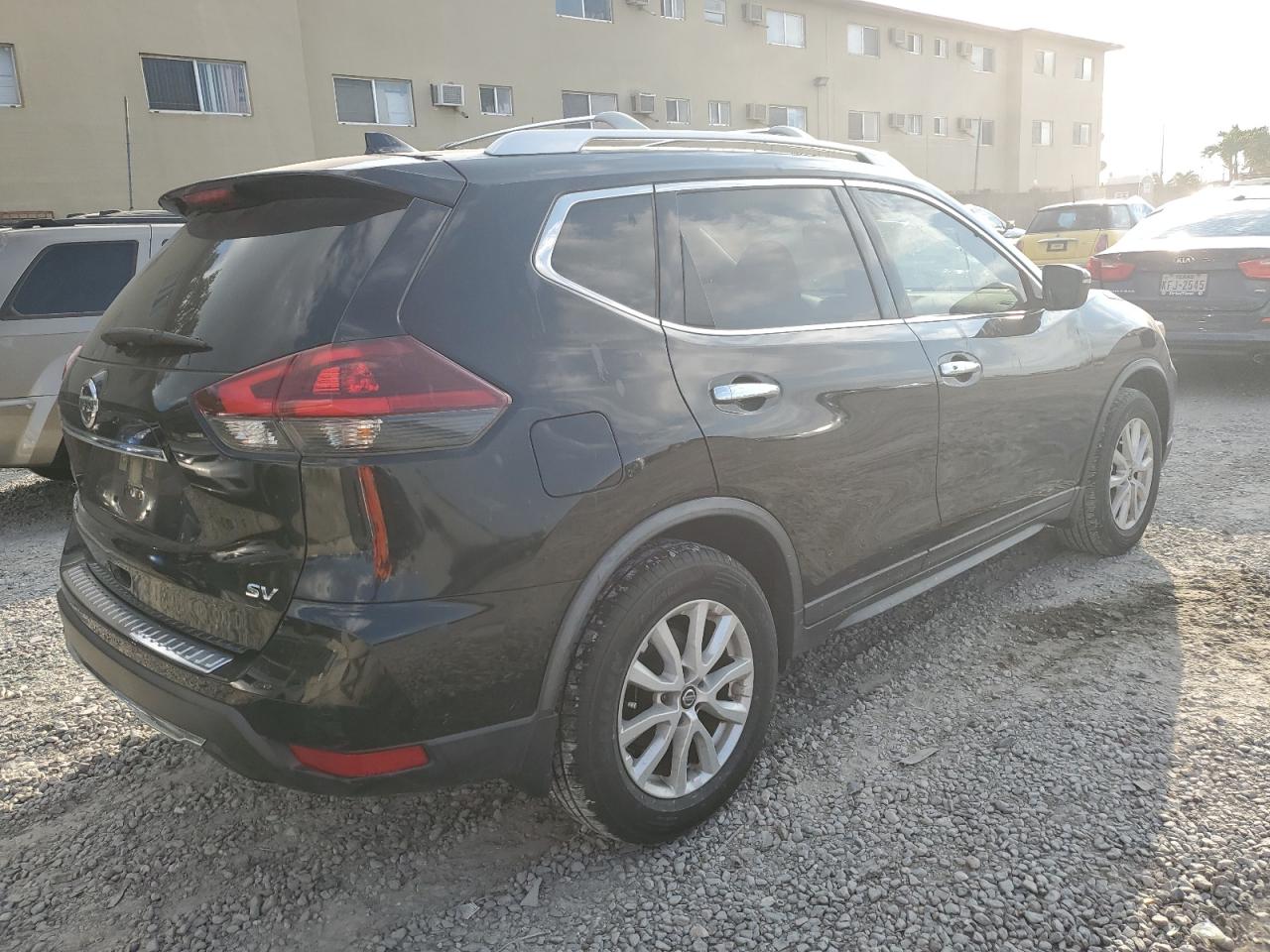 VIN: JN8AT2MT0JW488767 2018 NISSAN ROGUE