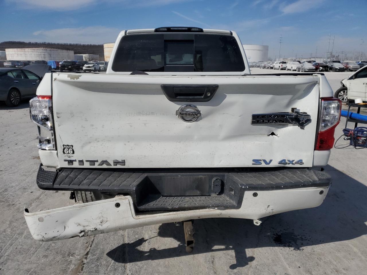 1N6AA1E52JN508967 2018 Nissan Titan Sv