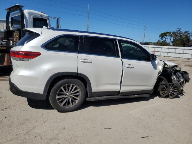 VIN 5TDKZRFH0KS558530 2019 Toyota Highlander, SE no.3