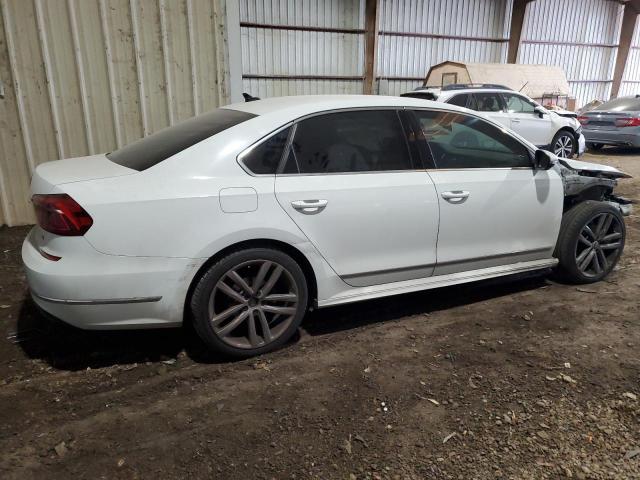 2017 VOLKSWAGEN PASSAT R-L 1VWDT7A32HC060752