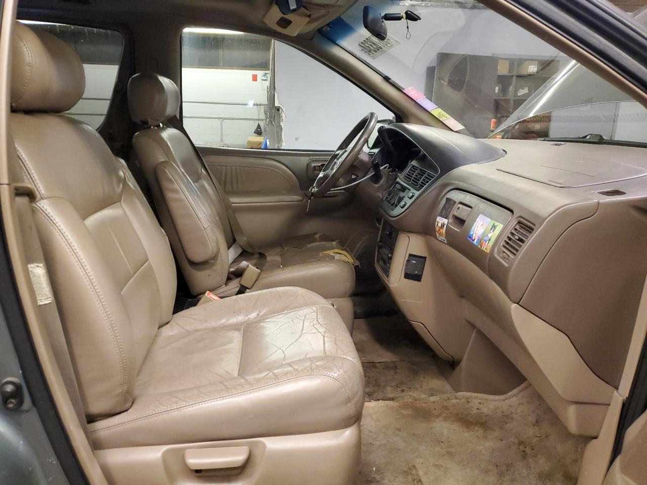 4T3ZF13C5YU301226 2000 Toyota Sienna Le