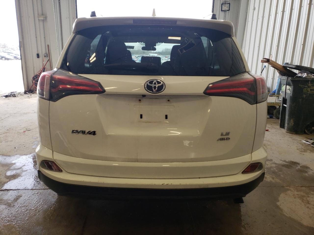 JTMBFREV3HJ116377 2017 Toyota Rav4 Le