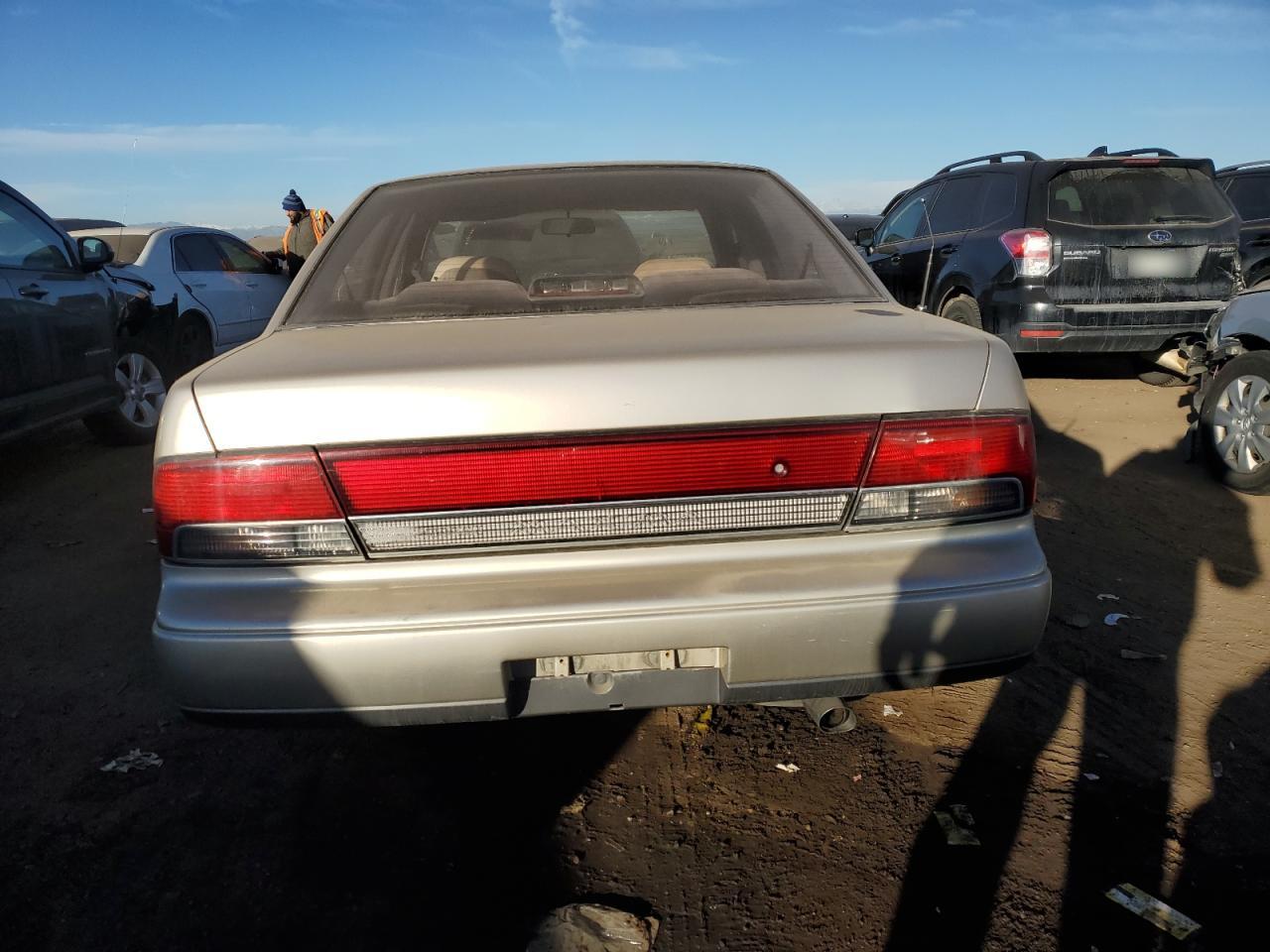 JN1HJ01P9NT601704 1992 Nissan Maxima Gxe