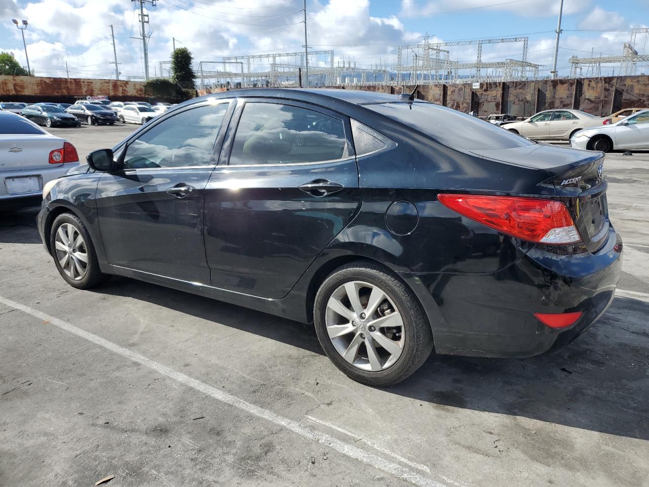 KMHCU4AE0DU380681 2013 Hyundai Accent Gls