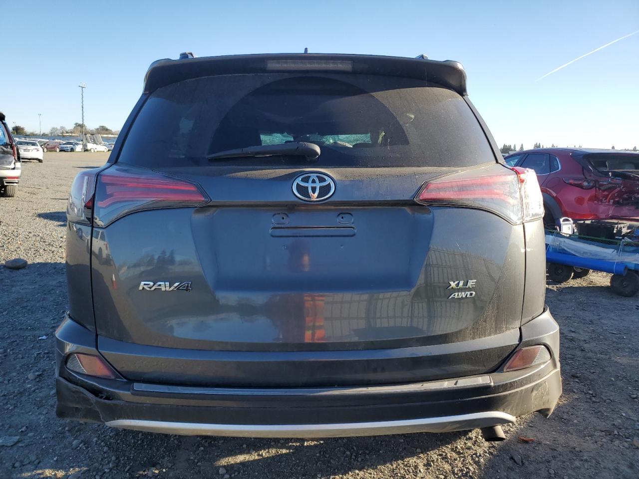 JTMRFREV0HJ708575 2017 Toyota Rav4 Xle