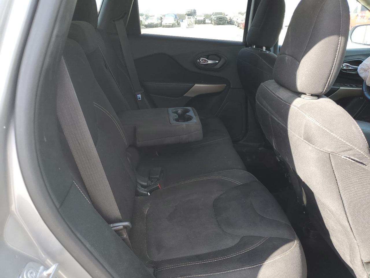 1C4PJLCB0HW607891 2017 Jeep Cherokee Latitude