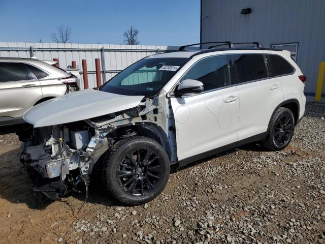 VIN 5TDKZRFH7KS552465 2019 Toyota Highlander, SE no.1