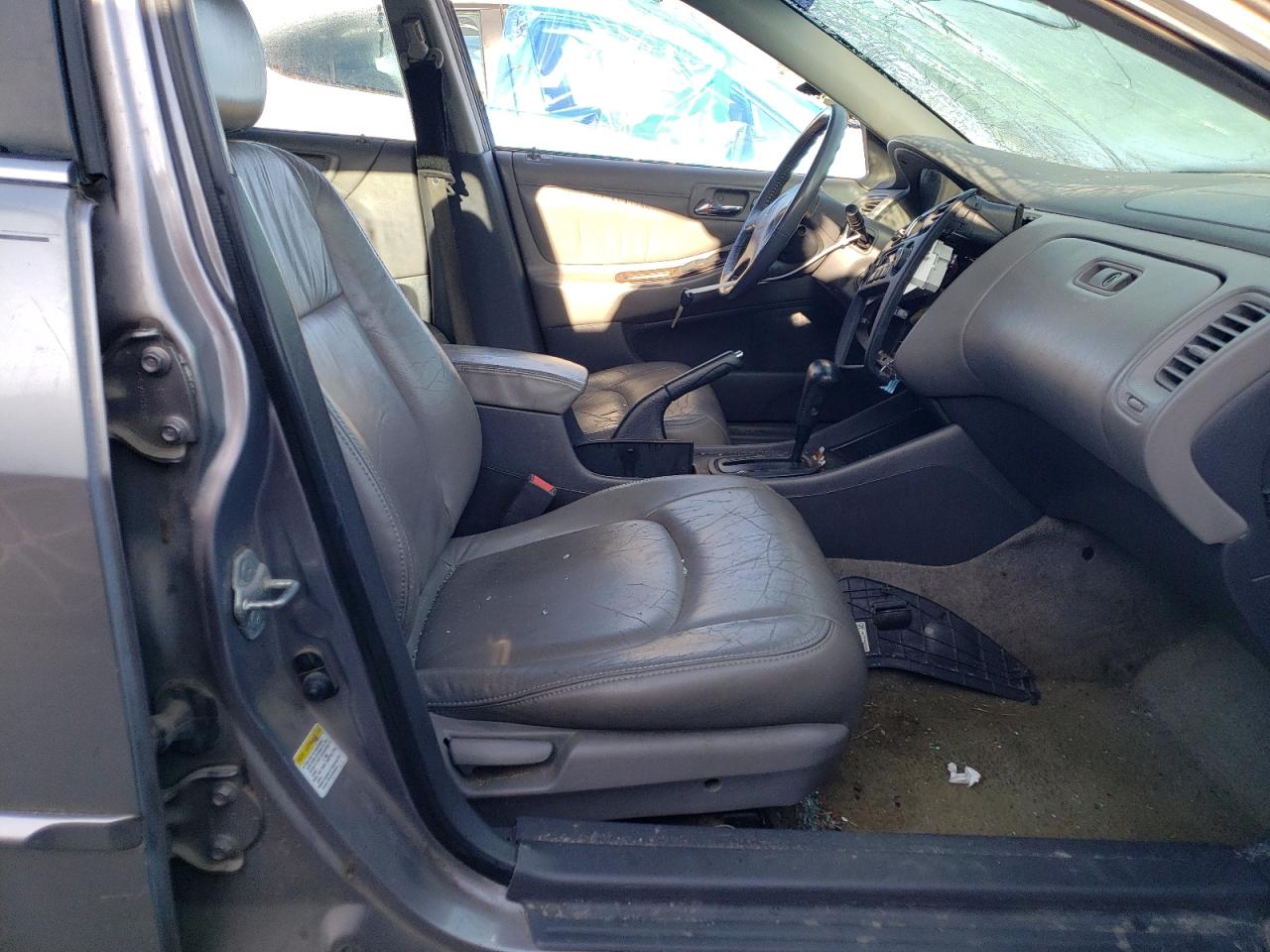 1HGCG1652YA022834 2000 Honda Accord Ex