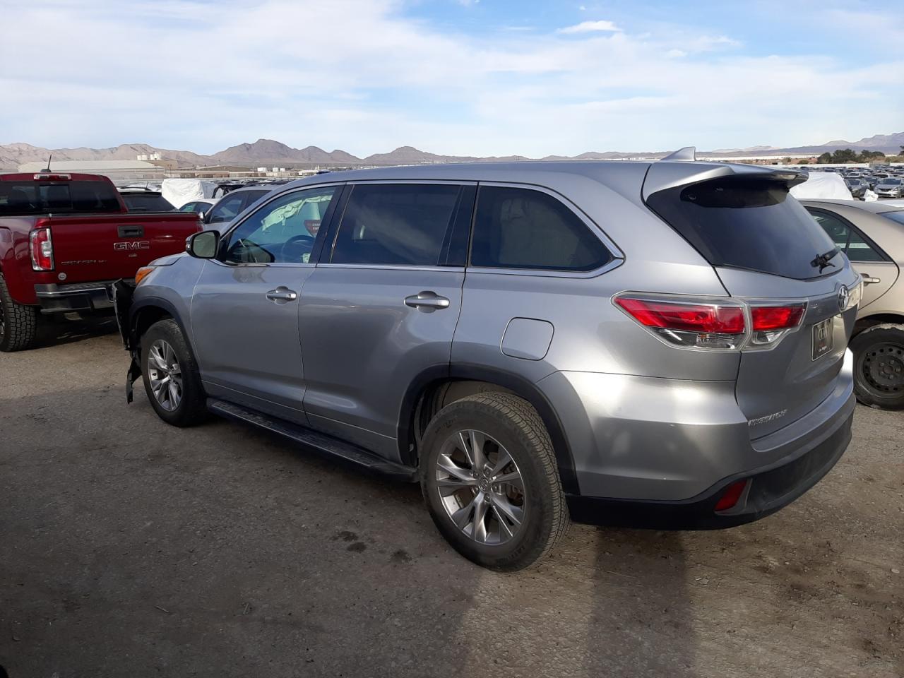 5TDZKRFH6FS068702 2015 Toyota Highlander Le