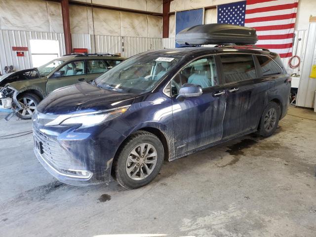 Buy Salvage 2021 Toyota Sienna in Denver, CO from $30,500