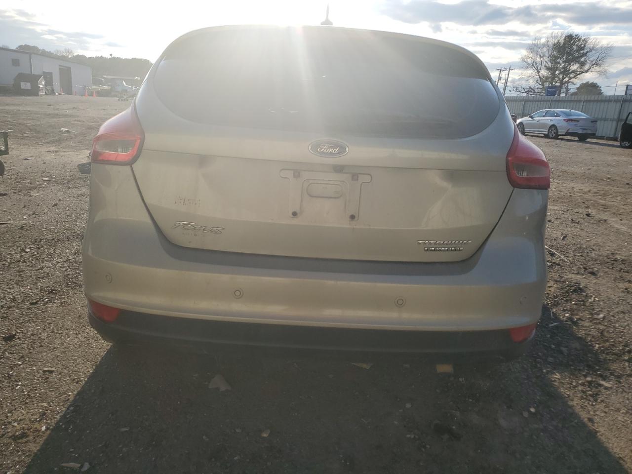 1FADP3N26GL275329 2016 Ford Focus Titanium